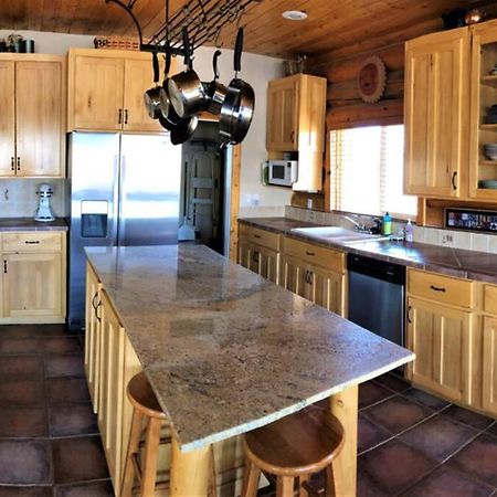 Red Rock Ranch Log Cabin: Large, Fully Furnished 에스칼란테 외부 사진