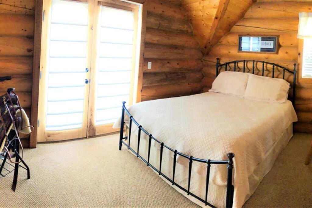 Red Rock Ranch Log Cabin: Large, Fully Furnished 에스칼란테 외부 사진