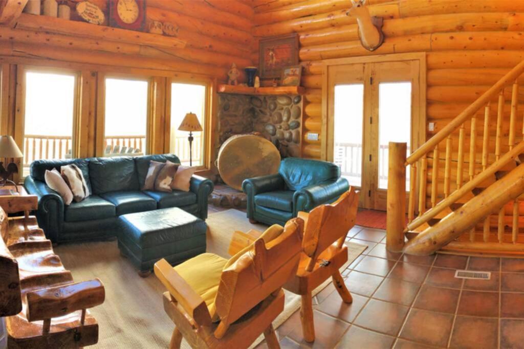 Red Rock Ranch Log Cabin: Large, Fully Furnished 에스칼란테 외부 사진
